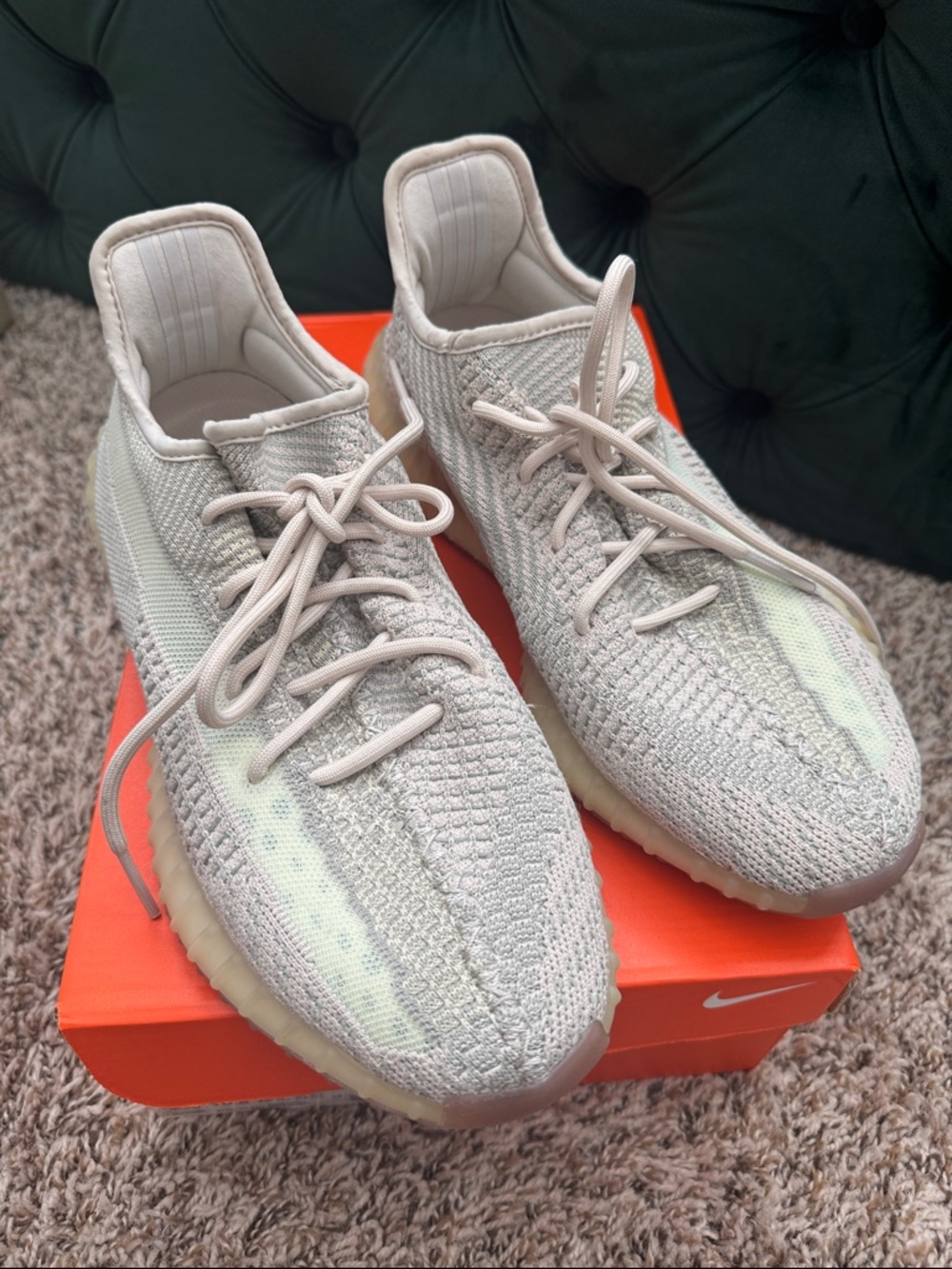 Adidas Yeezy Boost 350 V2  Sneakers - Citrin